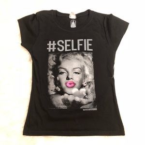 Marilyn Monroe Selfie Shirt Black NWOT